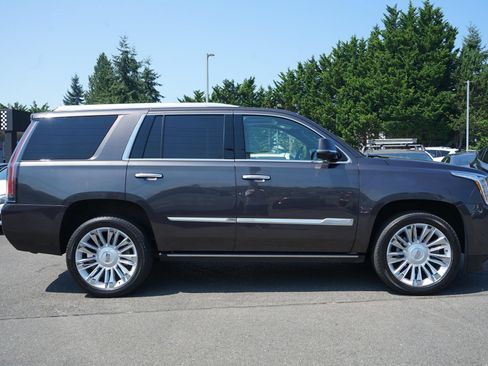 Used 2017 Cadillac Escalade Platinum AWD/4WD image 6