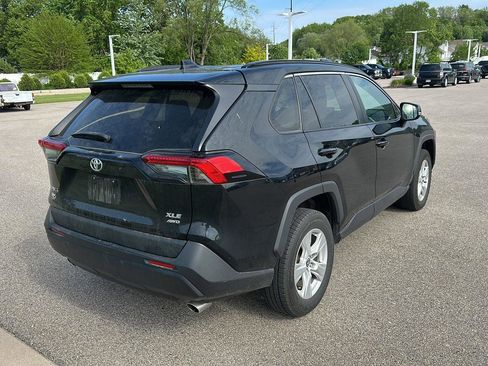 Used 2021 Toyota RAV4 XLE AWD/4WD image 3