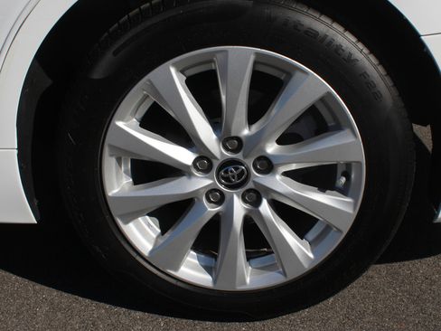 Used 2020 Toyota Camry LE image 17