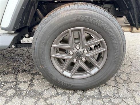 Certified 2025 Jeep Gladiator Sport image 13