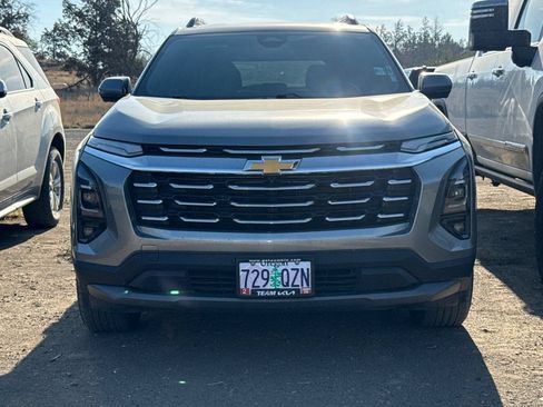 Used 2025 Chevrolet Equinox LT w/ Convenience Package II AWD/4WD image 2