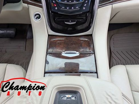 Used 2017 Cadillac Escalade Premium Luxury RWD image 25