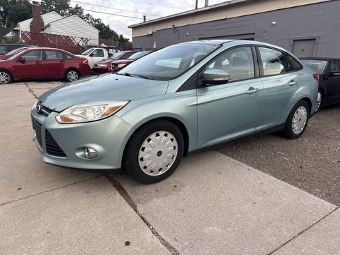 Used 2012 Ford Focus SE FWD image 2