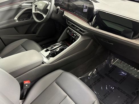 Used 2025 Audi Q5 Premium Plus w/ Premium Plus AWD/4WD image 15