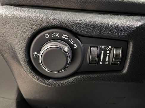 Used 2026 Chrysler Voyager LX FWD image 26