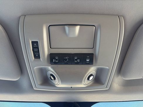 Used 2013 Chrysler Town & Country Touring-L w/ Entertainment Group #2 image 19