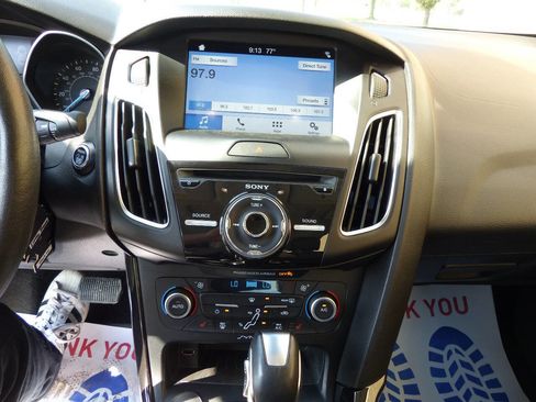 Used 2018 Ford Focus Titanium w/ Titanium Technology Package FWD image 32