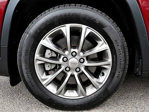 Used 2020 Jeep Cherokee Latitude Plus FWD image 10