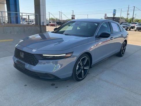 Used 2025 Honda Accord Sport image 40