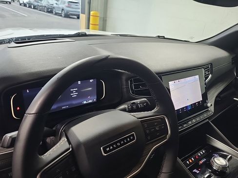 Used 2024 Jeep Wagoneer Series II w/ Convenience Group I image 11