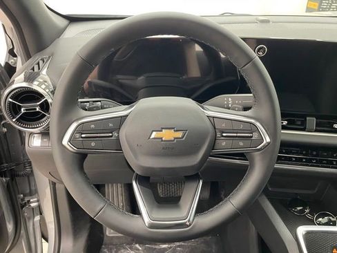 New 2026 Chevrolet Equinox LT w/ Convenience Package II AWD/4WD image 11