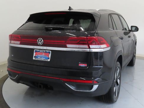 New 2025 Volkswagen Atlas Cross Sport SE image 4