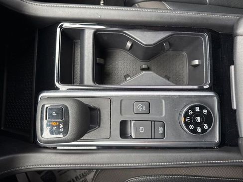 Used 2023 Nissan Pathfinder SL AWD/4WD image 38