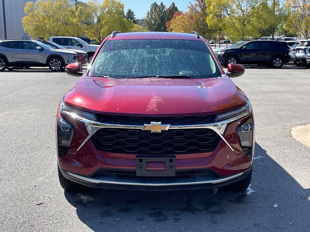 Used 2025 Chevrolet Trax LT w/ Driver Confidence Package FWD image 2