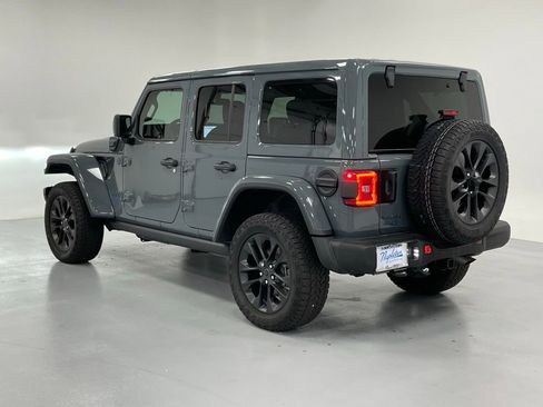 Used 2025 Jeep Wrangler Unlimited Sahara image 3