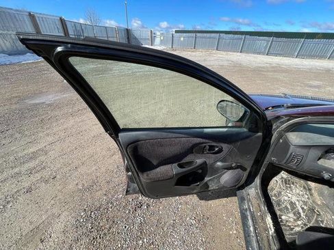 Used 2001 Saturn S-Series SL2 image 22