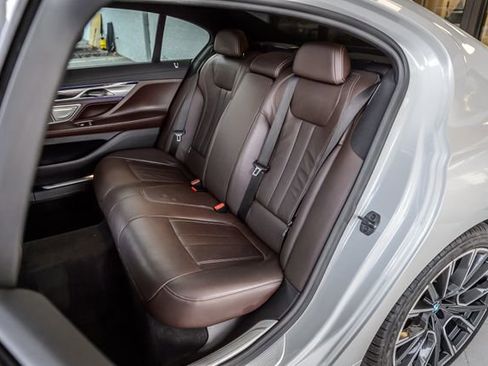 Used 2020 BMW 740i w/ M Sport Package image 39