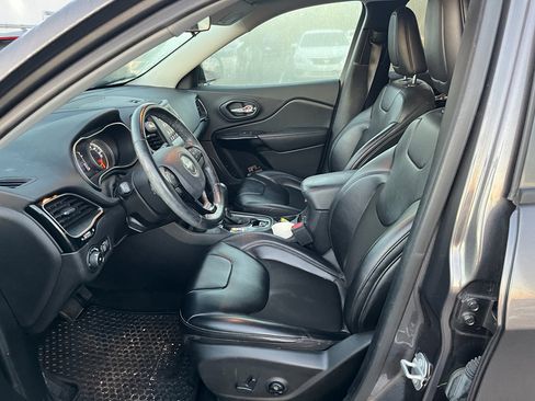 Used 2020 Jeep Cherokee Latitude Plus image 6