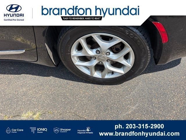 Used 2020 Chrysler Pacifica Touring-L FWD image 29