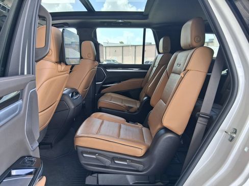 Used 2025 Cadillac Escalade Premium Luxury RWD image 24
