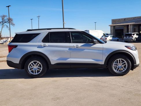 New 2026 Ford Explorer Active RWD image 7