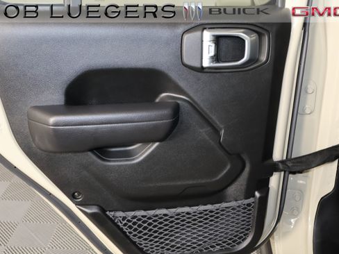 Used 2022 Jeep Gladiator Sport AWD/4WD image 10