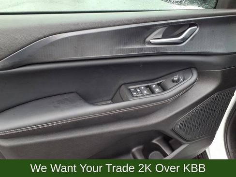 Used 2024 Jeep Grand Cherokee Altitude image 11