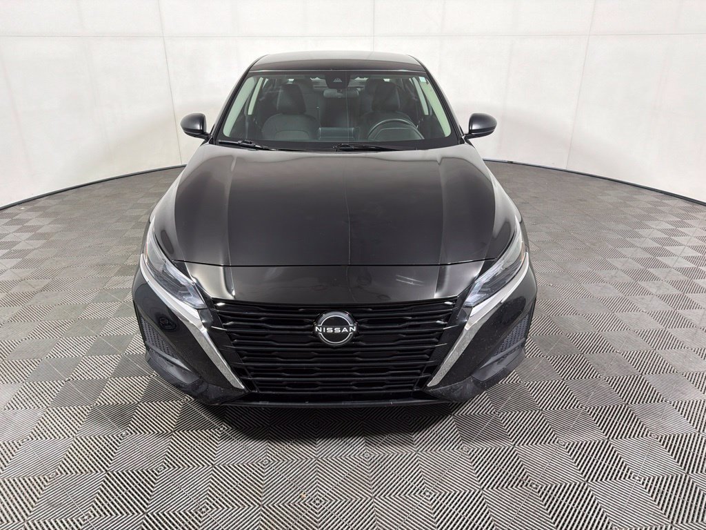 Used 2024 Nissan Altima 2.5 SV FWD image 3