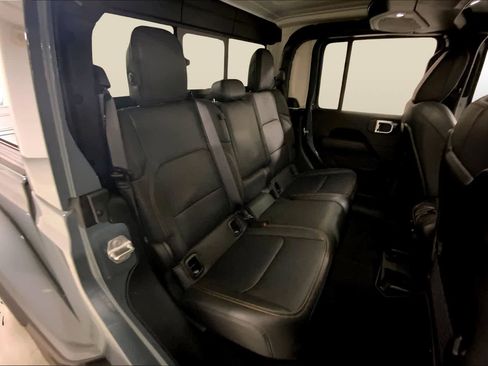 Used 2025 Jeep Gladiator Sport w/ Premium Package AWD/4WD image 19