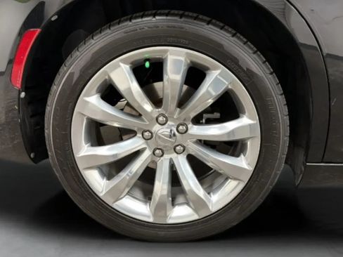 Used 2018 Chrysler 300 Touring w/ Chrome Appearance Package RWD image 25