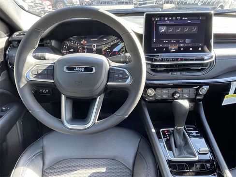 New 2026 Jeep Compass Latitude image 12