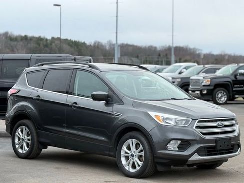 Used 2018 Ford Escape SE w/ SE SYNC Package image 38
