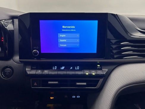 Used 2025 Toyota Camry SE image 30