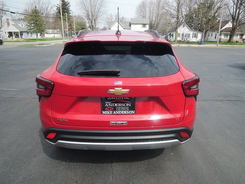 New 2026 Chevrolet Trax LT w/ Driver Confidence Package FWD image 8