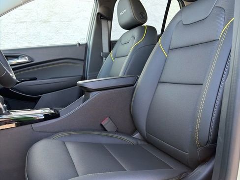 New 2026 Chevrolet Trax ACTIV w/ Sunroof Package FWD image 7