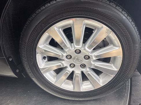 Used 2013 Toyota Sienna XLE AWD/4WD image 29