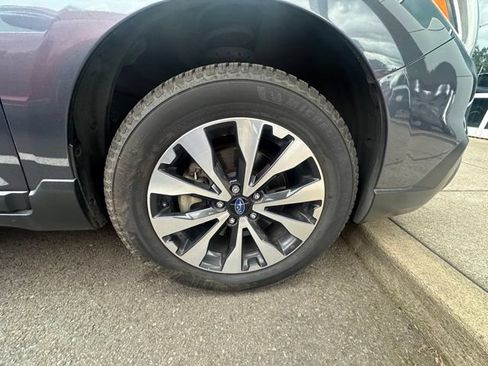 Used 2017 Subaru Outback 2.5i Limited AWD/4WD image 12