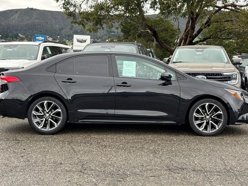 Used 2020 Toyota Corolla LE image 3