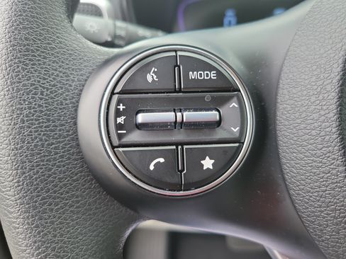 Certified 2025 Kia Soul LX FWD image 23