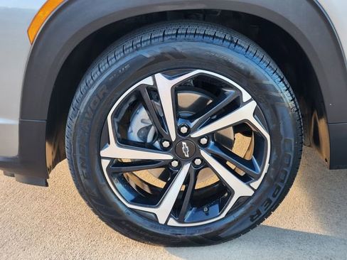 Used 2023 Chevrolet TrailBlazer RS w/ Sun and Liftgate Package FWD image 15