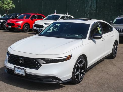Used 2025 Honda Accord Sport image 3