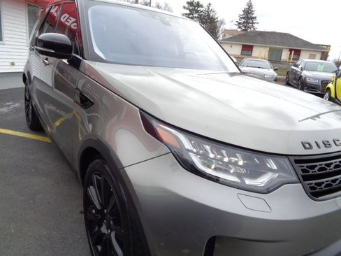 Used 2017 Land Rover Discovery First Edition image 3