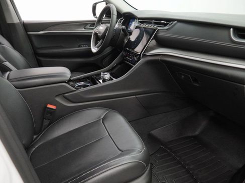 Used 2023 Jeep Grand Cherokee Limited w/ Luxury Tech Group II image 38