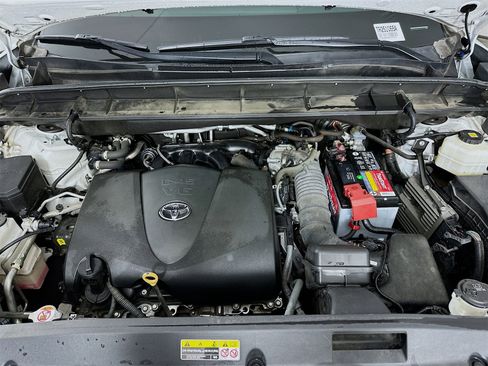Used 2022 Toyota Highlander XLE image 32
