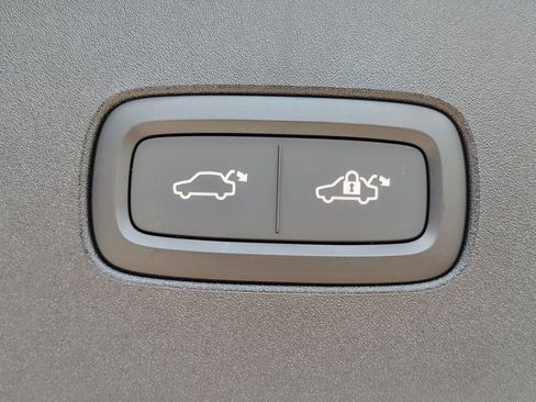 New 2025 Volvo EX90 Ultra image 36