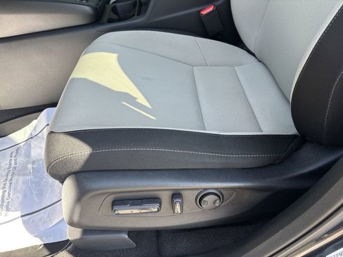 Used 2025 Honda CR-V EX image 15