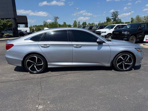 Used 2020 Honda Accord Sport image 2