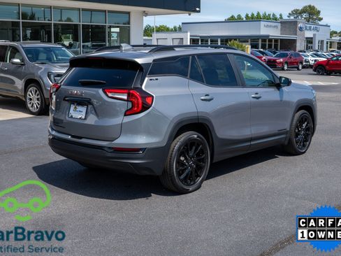 Used 2023 GMC Terrain SLE w/ Driver Convenience Package FWD image 3