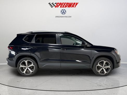 Used 2025 Volkswagen Taos SEL image 8
