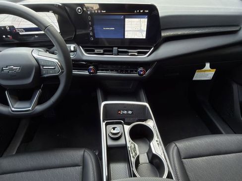 New 2026 Chevrolet Equinox LT w/ Convenience Package II FWD image 13